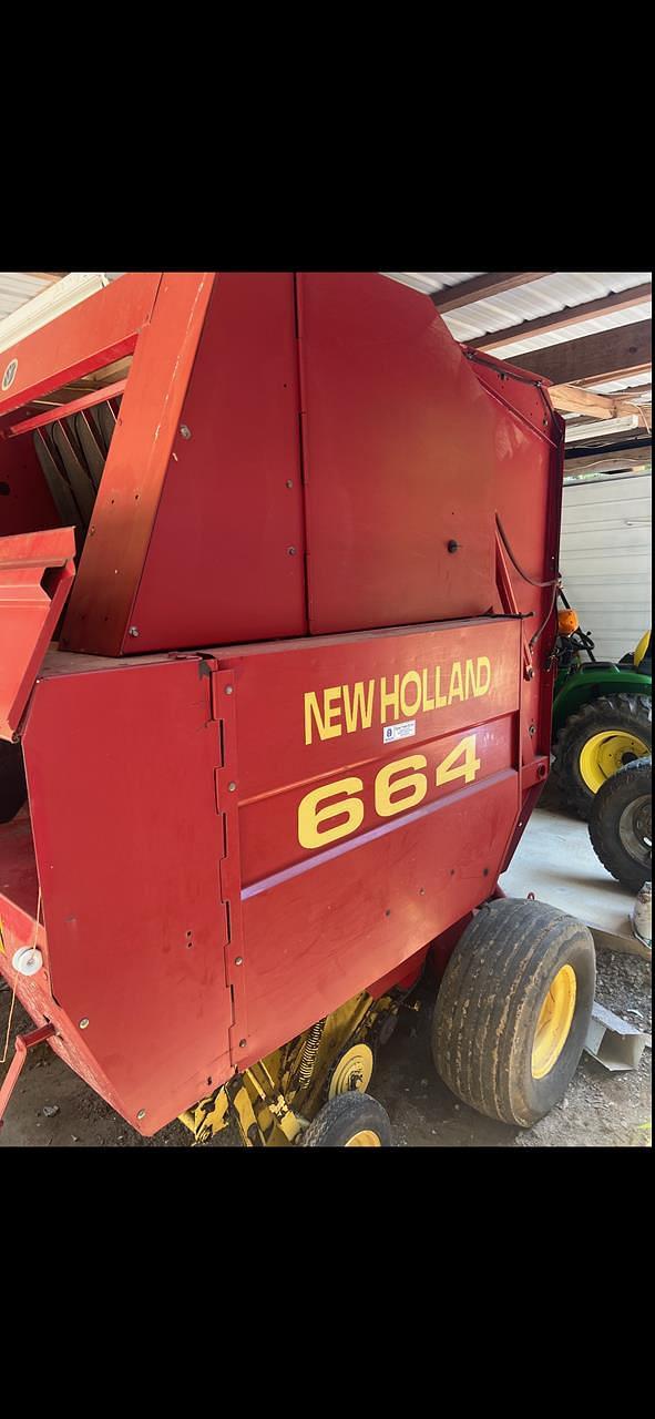 Image of New Holland 664 equipment image 3