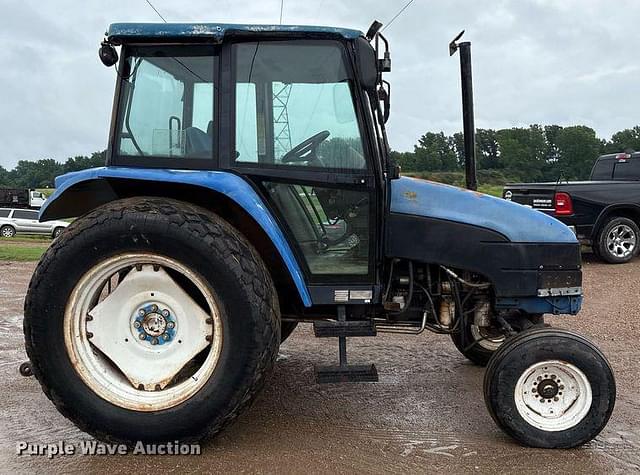Image of New Holland 7635 equipment image 3