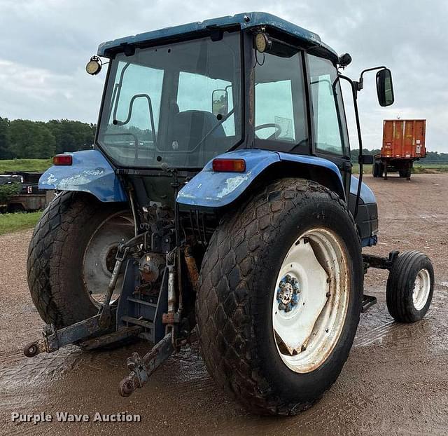 Image of New Holland 7635 equipment image 4