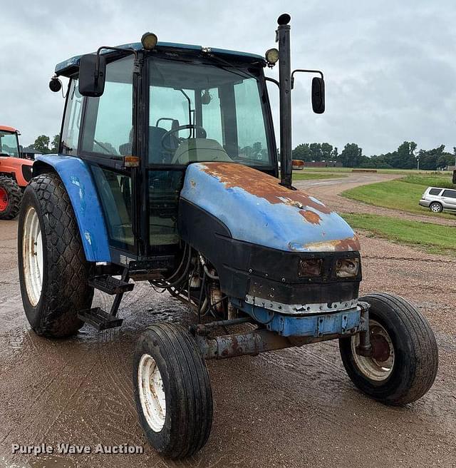 Image of New Holland 7635 equipment image 2