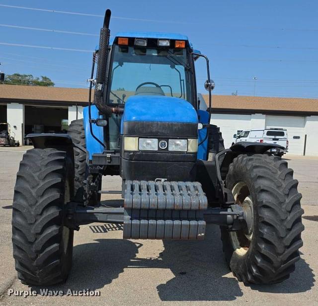 Image of New Holland 8260 equipment image 1