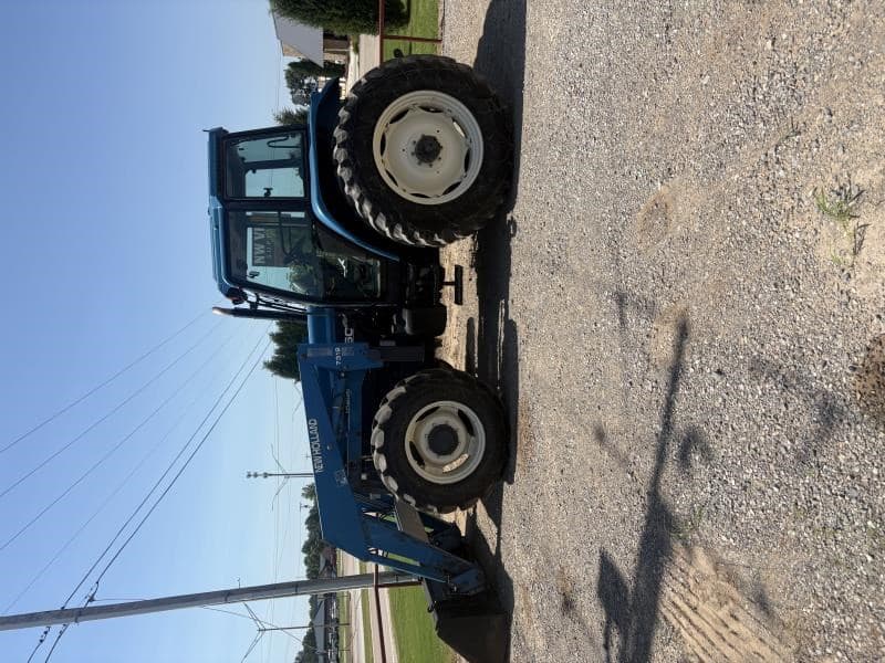 Image of New Holland 8260 Image 1