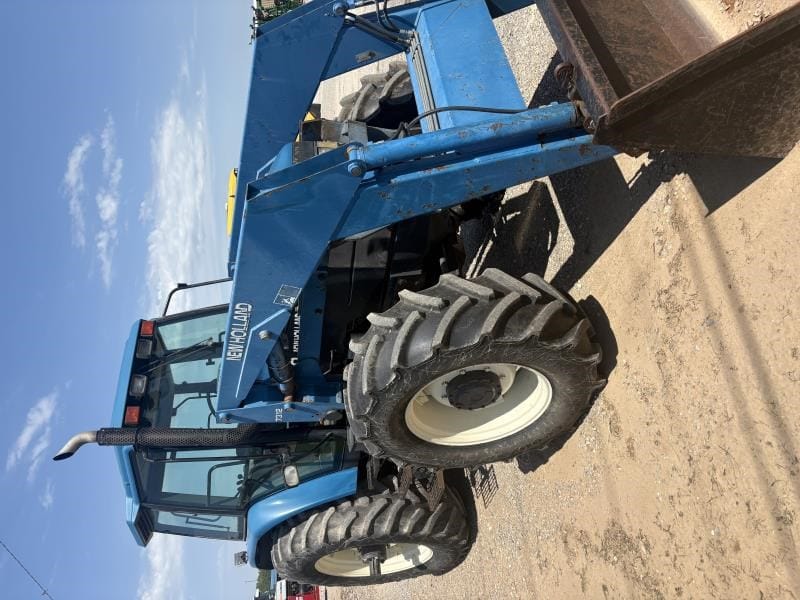 1998 New Holland 8260 Equipment Image0