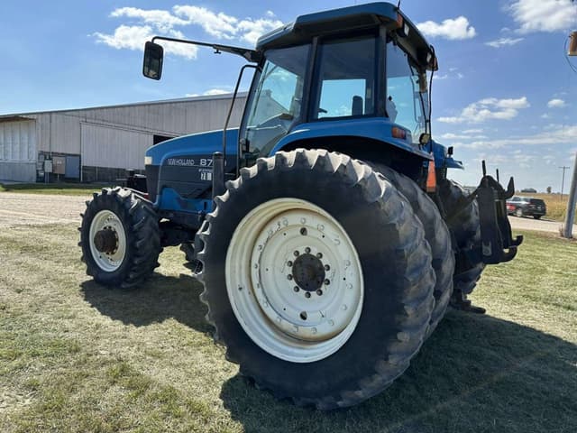 Image of New Holland 8770 equipment image 2