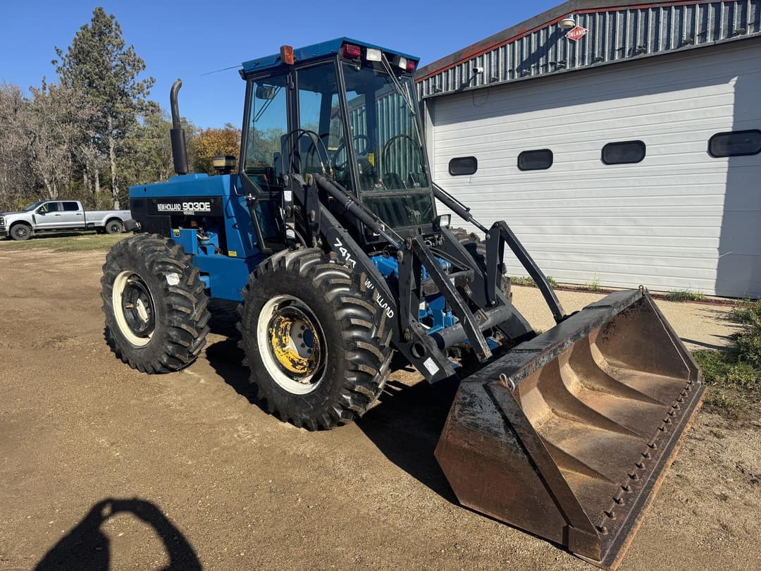 Image of New Holland 9030E Primary image