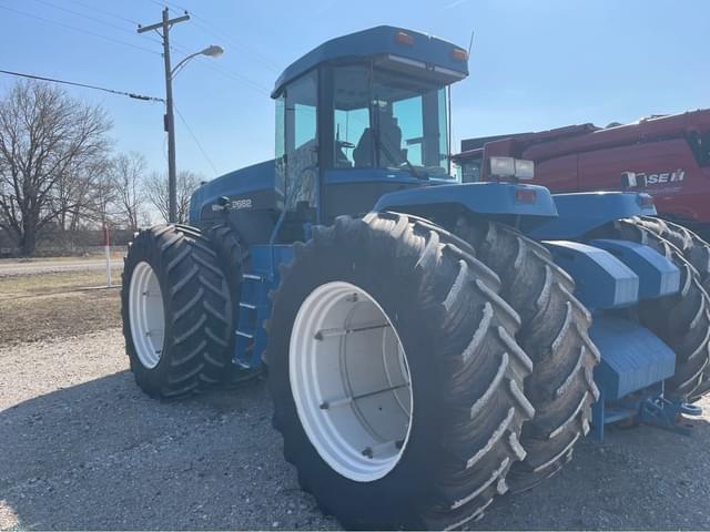 Image of New Holland 9682 equipment image 4