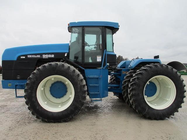 Image of New Holland 9682 equipment image 2