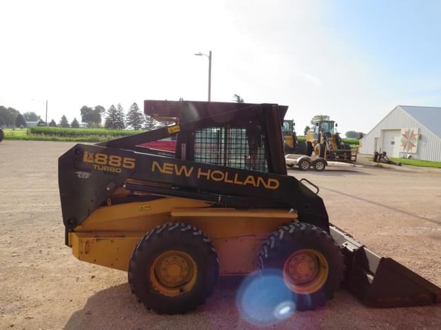 Image of New Holland LX885 equipment image 2