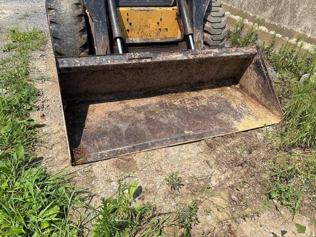 Image of New Holland LX885 equipment image 3