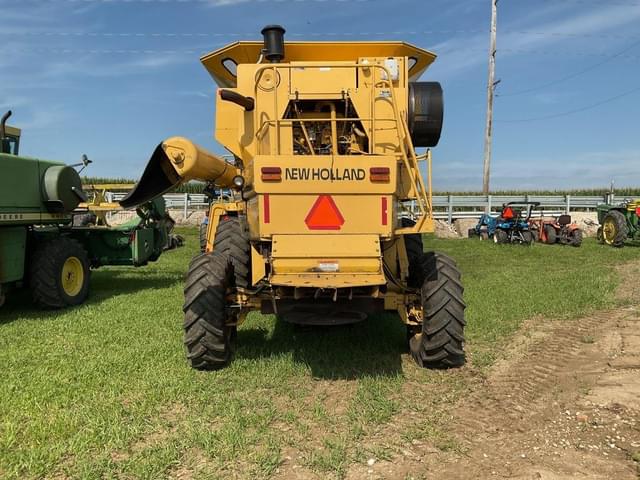 Image of New Holland TR88 equipment image 3