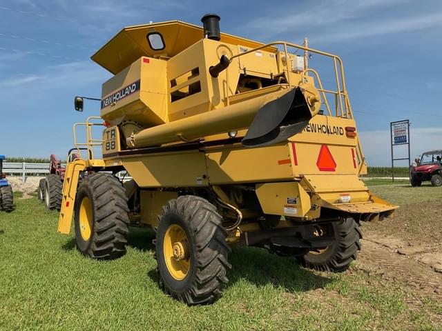 Image of New Holland TR88 equipment image 4