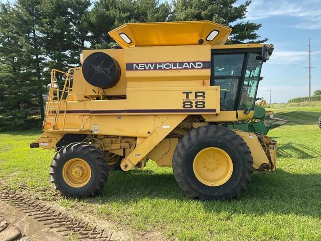Image of New Holland TR88 equipment image 1