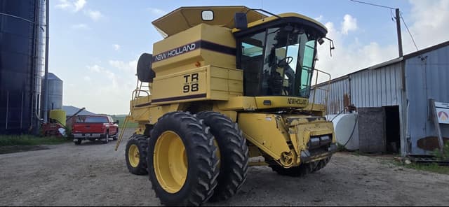 Image of New Holland TR98 equipment image 2