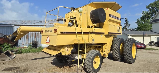 Image of New Holland TR98 equipment image 4
