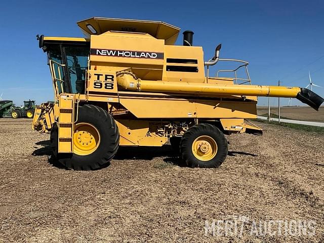 Image of New Holland TR98 equipment image 4