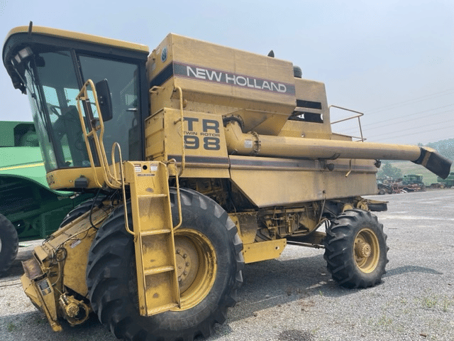 1998 New Holland TR98 Equipment Image0
