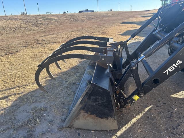 Image of New Holland TV140 equipment image 4