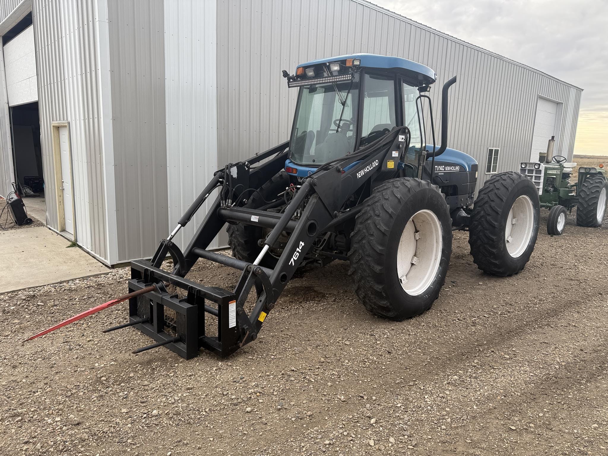 1998 New Holland TV140 Equipment Image0