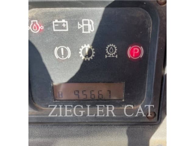 Image of Caterpillar D6R equipment image 4