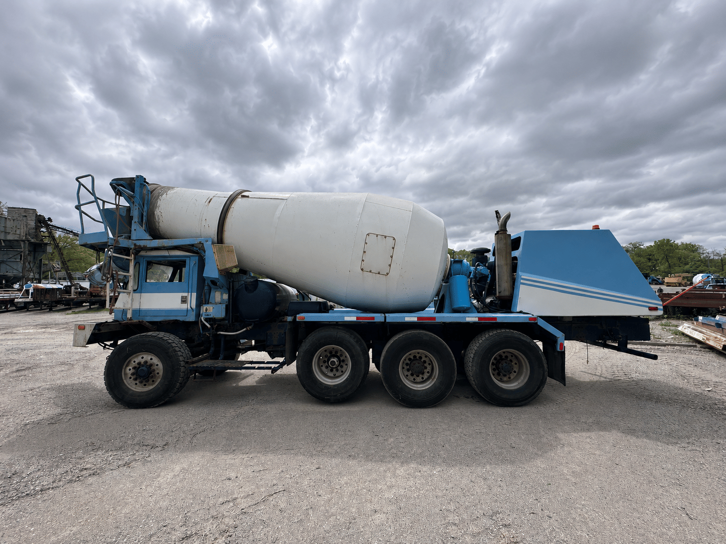 1998 Oshkosh S Series Equipment Image0