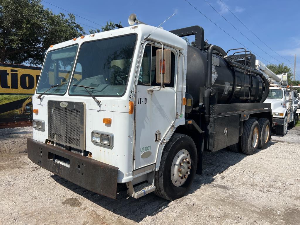 Image of Peterbilt 320 Primary image