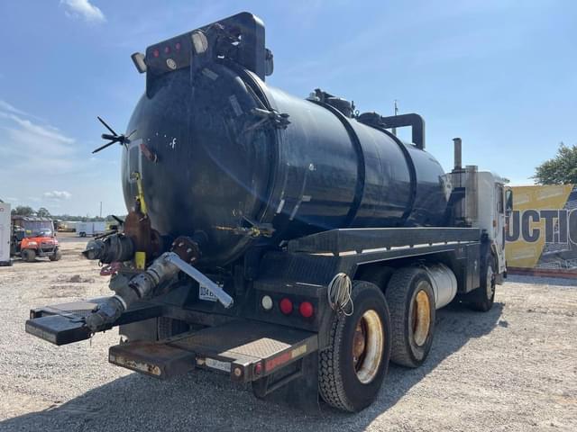 Image of Peterbilt 320 equipment image 4