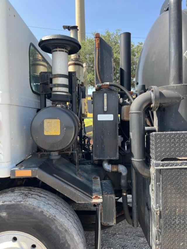 Image of Peterbilt 320 equipment image 1
