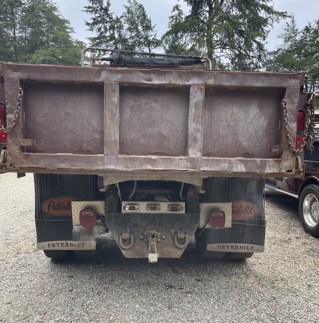 Image of Peterbilt 330 equipment image 4