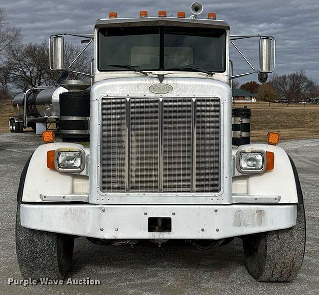 Image of Peterbilt 357 equipment image 2