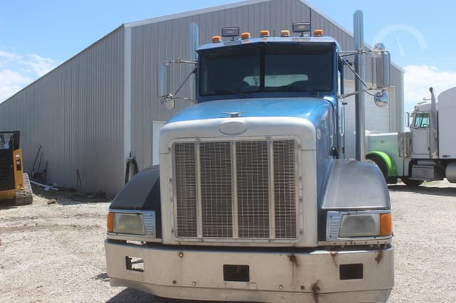 Image of Peterbilt 377 equipment image 1