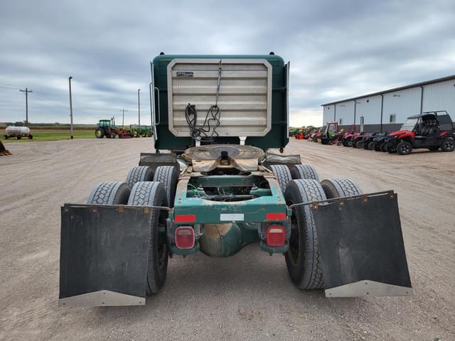 Image of Peterbilt 377 equipment image 4