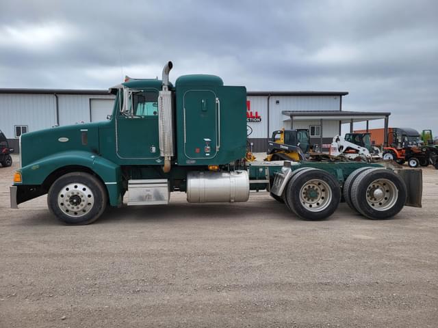 Image of Peterbilt 377 equipment image 2