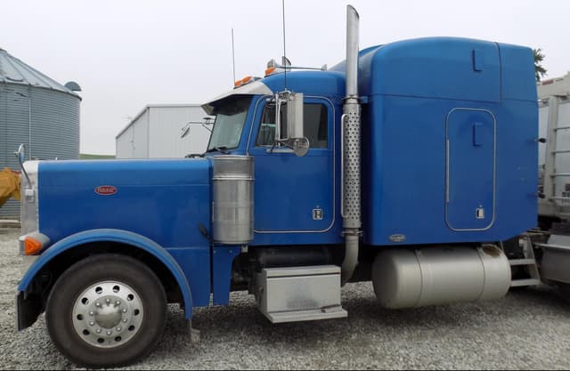Image of Peterbilt 379 equipment image 2