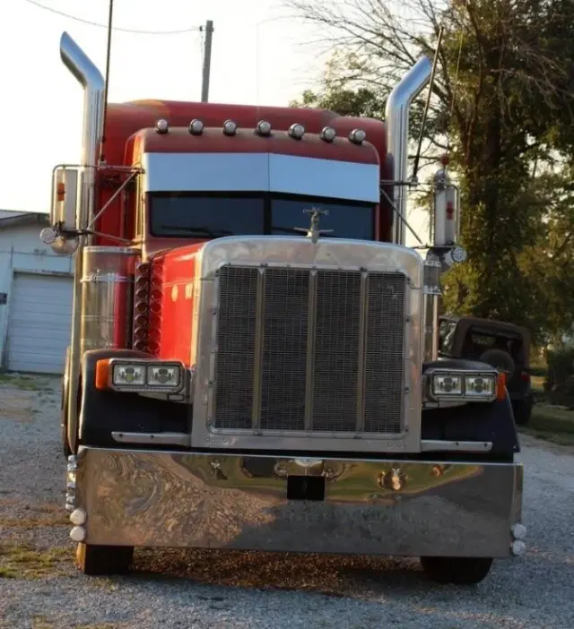 Image of Peterbilt 379 equipment image 2