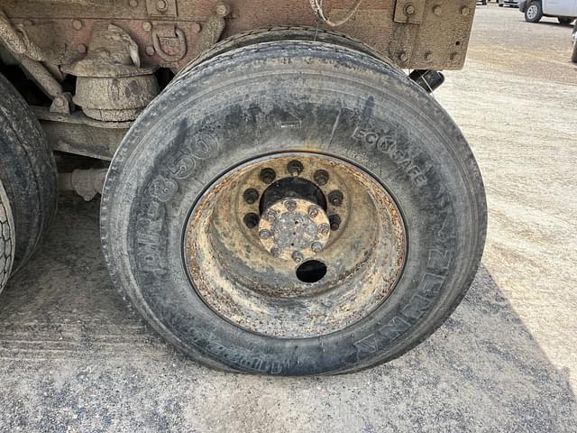 Image of Peterbilt 379 equipment image 3