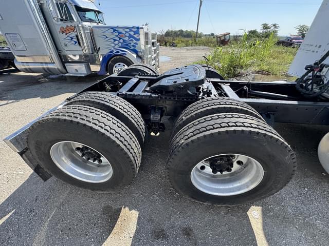 Image of Peterbilt 379 equipment image 1