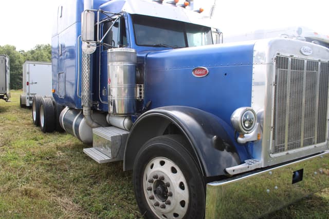 Image of Peterbilt 379 equipment image 1