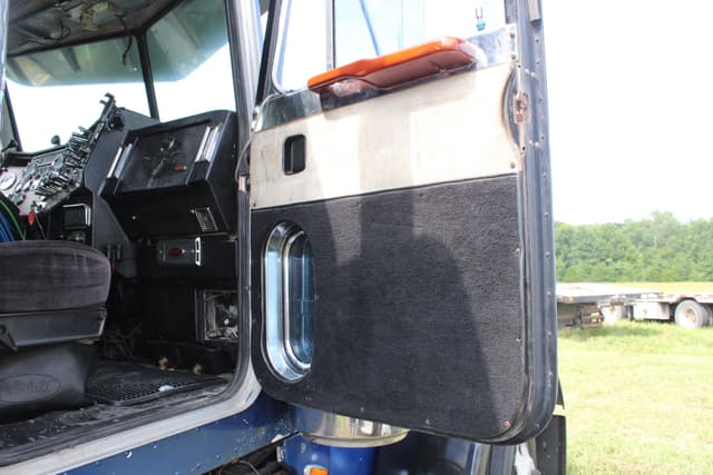 Image of Peterbilt 379 equipment image 4