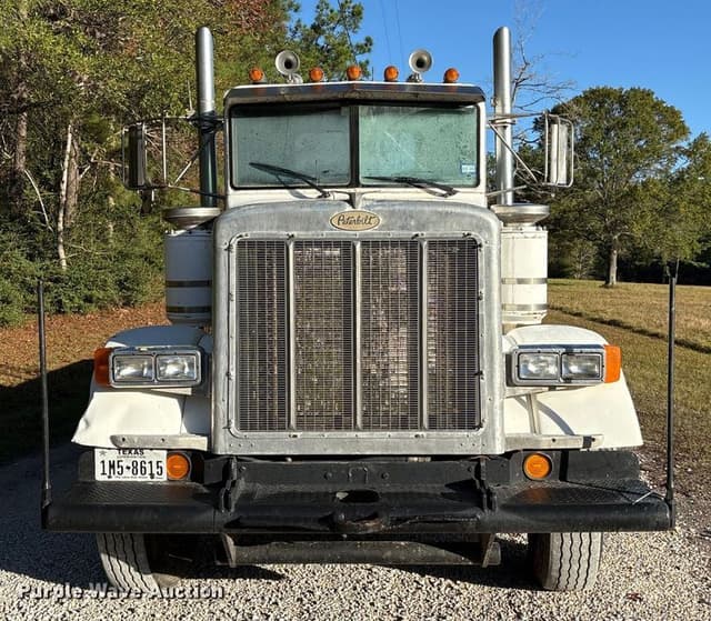 Image of Peterbilt 379 equipment image 1