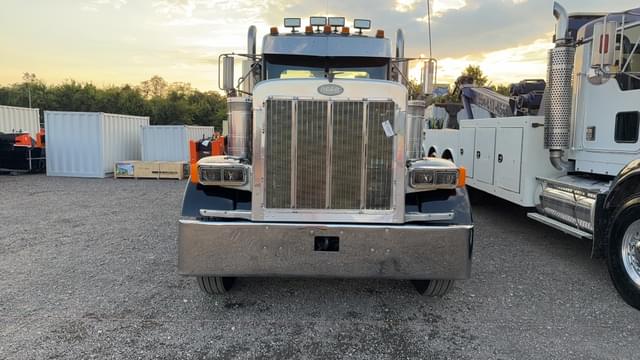 Image of Peterbilt 379 equipment image 1