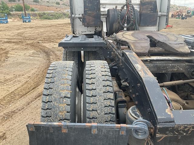 Image of Peterbilt 379 equipment image 4