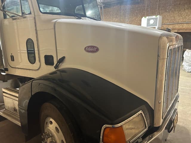 Image of Peterbilt 385 equipment image 4