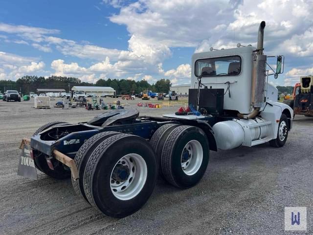 Image of Peterbilt 385 equipment image 4