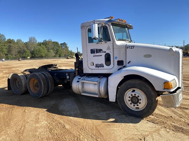 Image of Peterbilt 385 equipment image 3