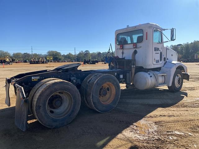 Image of Peterbilt 385 equipment image 2