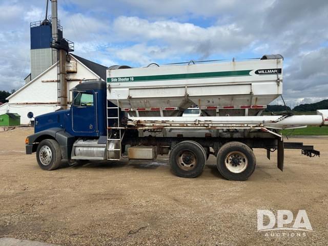 Image of Peterbilt 385 equipment image 4