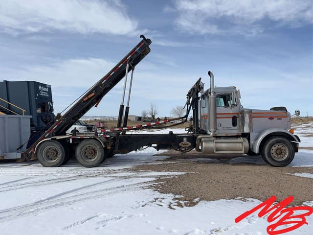 Image of Peterbilt 389 equipment image 4
