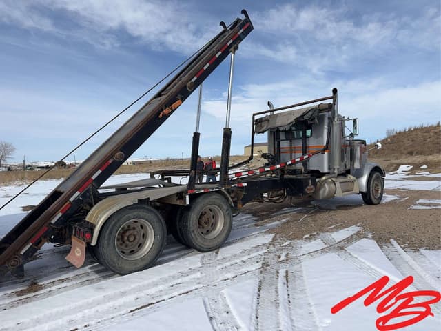 Image of Peterbilt 389 equipment image 3