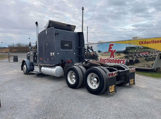 Image of Peterbilt 379 equipment image 4