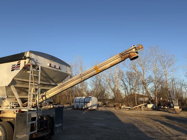 Image of International 8100 equipment image 4